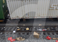 NEWS - Geplündert: Entgleister Güterzug in Los Angeles mit Tausenden von Paketen