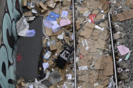 NEWS - Geplündert: Entgleister Güterzug in Los Angeles mit Tausenden von Paketen