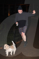 NEWS - Boris Johnson geht mit Hund Dilyn joggen