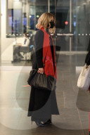 PEOPLE - Michelle Hunziker am Flughafen in Mailand