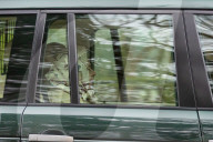 ROYALS - Queen Elizabeth trifft auf der Wood Farm in Sandringham, Norfolk, ein