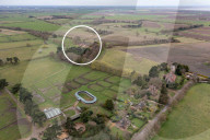 ROYALS - Queen Elizabeth trifft auf der Wood Farm in Sandringham, Norfolk, ein