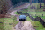 ROYALS - Queen Elizabeth trifft auf der Wood Farm in Sandringham, Norfolk, ein
