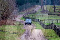 ROYALS - Queen Elizabeth trifft auf der Wood Farm in Sandringham, Norfolk, ein