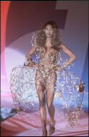 PEOPLE - Kreationen des verstorbenen Modedesigners Thierry Mugler (Archiv)