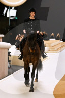 PEOPLE - Charlotte Casiraghi reitet auf dem Pferd an Chanel Show in Paris