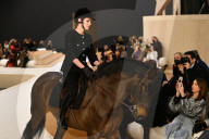 PEOPLE - Charlotte Casiraghi reitet auf dem Pferd an Chanel Show in Paris