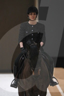 PEOPLE - Charlotte Casiraghi reitet auf dem Pferd an Chanel Show in Paris