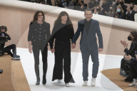 PEOPLE - Charlotte Casiraghi reitet auf dem Pferd an Chanel Show in Paris