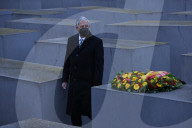 NEWS - Tag des Gedenkens an die Opfer des Holocaust: Kranzniederlegung in Berlin