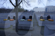 NEWS - Tag des Gedenkens an die Opfer des Holocaust: Kranzniederlegung in Berlin