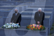 NEWS - Tag des Gedenkens an die Opfer des Holocaust: Kranzniederlegung in Berlin