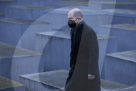 NEWS - Tag des Gedenkens an die Opfer des Holocaust: Kranzniederlegung in Berlin