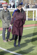 Zara Tindall mit Tochter Mia auf dem Cheltenham Race Course