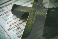 NEWS - Das Kreuz mit dem Kreuz: Missbrauchsskandal in der katholischen Kirche - Symbolbild