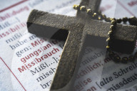 NEWS - Das Kreuz mit dem Kreuz: Missbrauchsskandal in der katholischen Kirche - Symbolbild