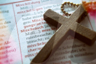 NEWS - Das Kreuz mit dem Kreuz: Missbrauchsskandal in der katholischen Kirche - Symbolbild