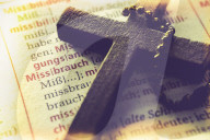 NEWS - Das Kreuz mit dem Kreuz: Missbrauchsskandal in der katholischen Kirche - Symbolbild