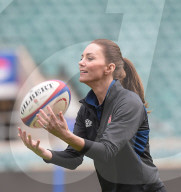 ROYALS - Catherine, Herzogin von Cambridge, besucht ein Training des englischen Rugby-Teams
