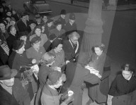 Hot drinks in the homage queue
These queuers found a hot drink a welcome respite when it was supplied from a mobile canteen by members of the WVS – they had been lining up for many hours to pay their last respects to King George VI who is lying-in-state 