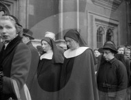 NUNS QUEUE TO PAY HOMAGE TO THEIR KING           13-2-52           PHOTO SHOWS:- Nuns seen in the queue waiting to file past the catafalque of King George VI  who is lying in state in London's  Westminster Hall . The queue now stretches for miles         