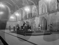 KING GEORGE VI'S  COFFIN LIES IN WESTMINSTER HALL     11.2.52.     The King's coffin lies in Westminster Hall  this evening. The train carrying it from Wolferton,  near Sandringham arrived at King's Cross, London, promptly at 2.45 this afternoon. Prince P