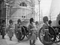 KING GEORGE VI ‘S COFFIN COMES THROUGH LONDON         11-2-52  PHOTO SHOWS:- The King's coffin photographed at Aldywch during the procession  through London to Westminster Hall today for the Lying-in-state. On the coffin rests  the Imperial State Crown, 