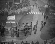 KING GEORGE VI ‘S CORTEGE ON THE WAY TO WESTMINSTER HALL          -11-2-52   PHOTO SHOWS:- The King's coffin seen in the procession as it leaves the Kingsway and enters Aldwych on the way from King's Cross Station to Westminster Hall for the Lying-in Sta