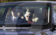 ROYALS - Queen Elizabeth landet nach einem kurzen Aufenthalt auf Sandringham wieder in Windsor