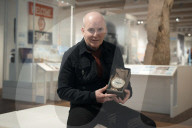 Family of Aberfan rescuer give stopped clock to Welsh museum. School clock recovered from the rubble 55 years ago will be put on display in Cardif.