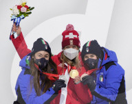 NEWS - Olympische Winterspiele 2022: Corinne Suter gewinnt Gold in der Abfahrt