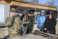NEWS - Ukrainische Zivilisten trainieren für eine mögliche Invasion durch Russland
