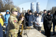 NEWS - Ukrainische Zivilisten trainieren für eine mögliche Invasion durch Russland