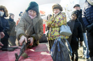NEWS - Ukrainische Zivilisten trainieren für eine mögliche Invasion durch Russland