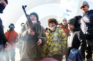NEWS - Ukrainische Zivilisten trainieren für eine mögliche Invasion durch Russland