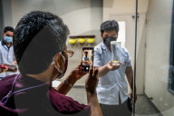 FEATURE - Extraktion von Schlangengift in Bangkok