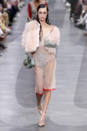 PEOPLE - Bella Hadid läuft über den Laufsteg bei der Fendi-Show in Mailand