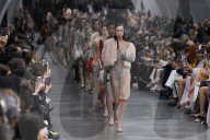 PEOPLE - Bella Hadid läuft über den Laufsteg bei der Fendi-Show in Mailand