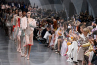 PEOPLE - Bella Hadid läuft über den Laufsteg bei der Fendi-Show in Mailand