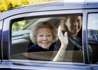 Beatrix besucht die Koninklijke Marechaussee in Apeldoorn