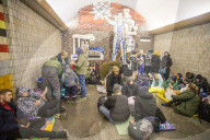 NEWS - Ukraine-Konflikt: Ukrainer nutzen Kiewer U-Bahn und Bahnhof als Luftschutzbunker