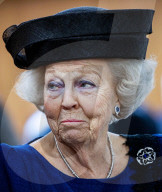 Beatrix nimmt an der Gedenkfeier zum 80. Jahrestag der Schlacht in der Javasee in Den Haag teil
