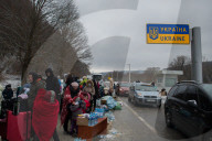 NEWS - Ukraine-Konflikt: Flüchtlinge am Grenzübergang Kroscienko - Polen