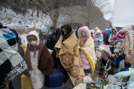 NEWS - Ukraine-Konflikt: Flüchtlinge am Grenzübergang Kroscienko - Polen