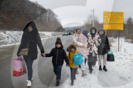 NEWS - Ukraine-Konflikt: Flüchtlinge am Grenzübergang Kroscienko - Polen