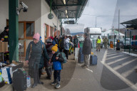 NEWS - Ukraine-Konflikt: Flüchtlinge am Grenzübergang Kroscienko - Polen