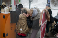 NEWS - Ukraine-Konflikt: Flüchtlinge am Grenzübergang Kroscienko - Polen