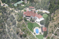 PEOPLE - Robbie Williams verkauft Villa in Beverly Hills fÃ¼r Ã¼ber 70 Millionen Dollar an Drake