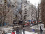 NEWS - Ukraine-Konflikt: Von russischen Angriffen beschädigte Wohnhäuser in Charkiw