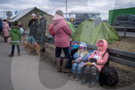 NEWS - Ukraine-Konflikt: Flüchtlinge aus der Ukraine erreichen Polen